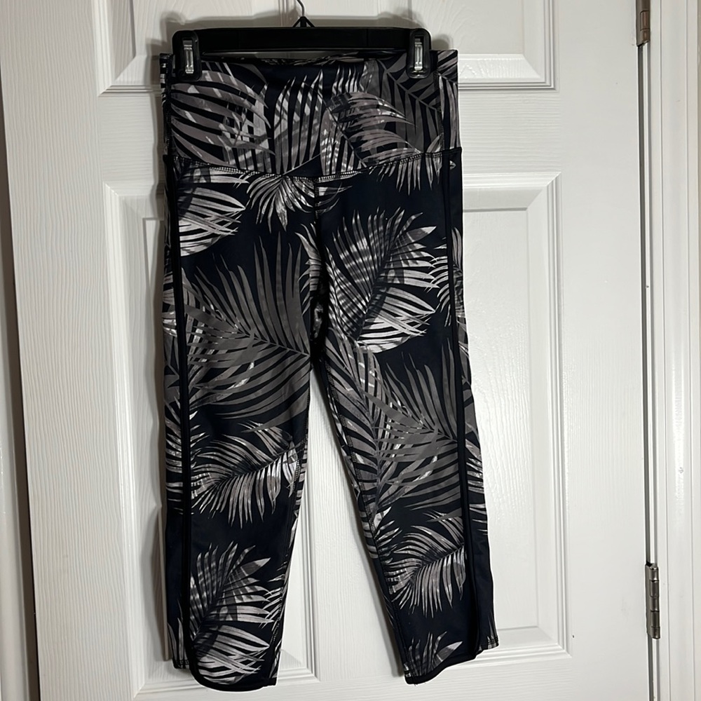 Champion: Knee Length, Safari-Pattern Leggins. Med